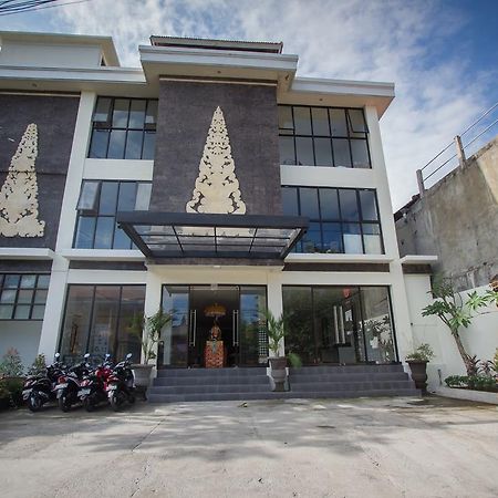 Ivanka Airport Inn Кута Екстериор снимка
