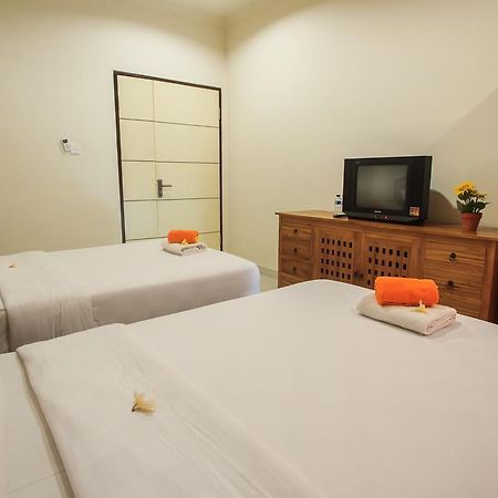 Ivanka Airport Inn Кута Екстериор снимка