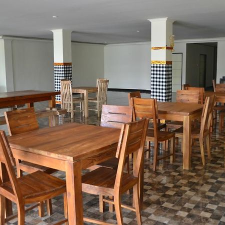 Ivanka Airport Inn Кута Екстериор снимка