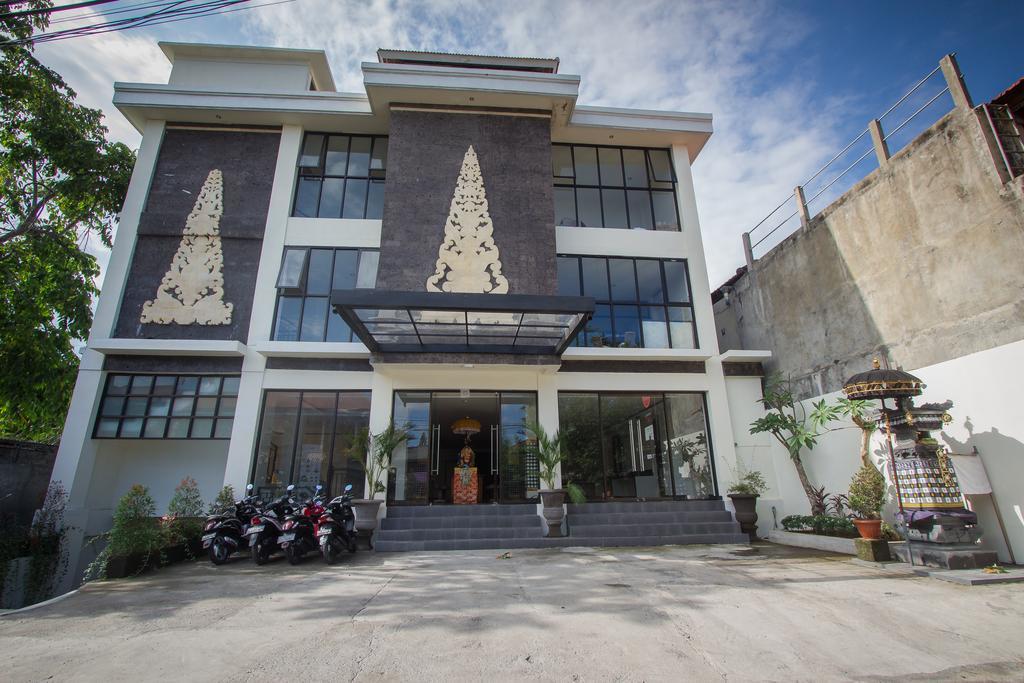 Ivanka Airport Inn Кута Екстериор снимка