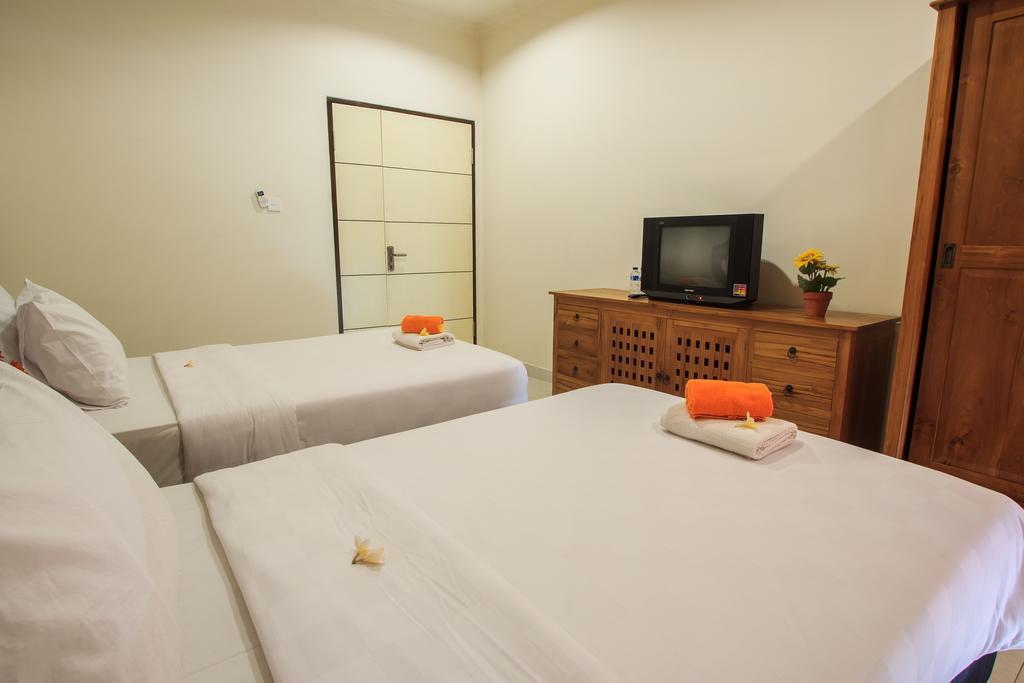 Ivanka Airport Inn Кута Екстериор снимка