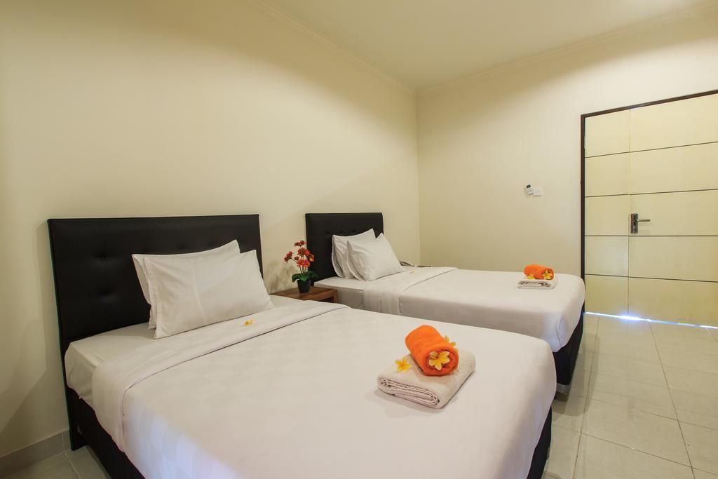 Ivanka Airport Inn Кута Екстериор снимка