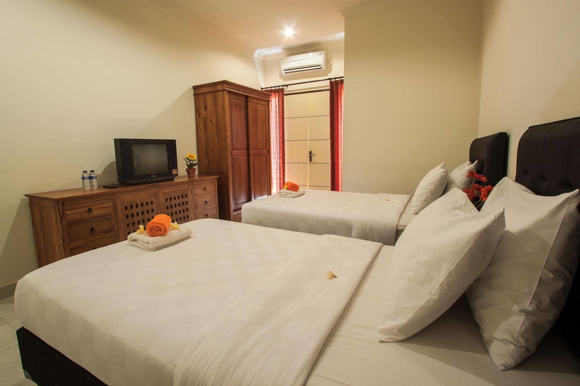 Ivanka Airport Inn Кута Екстериор снимка