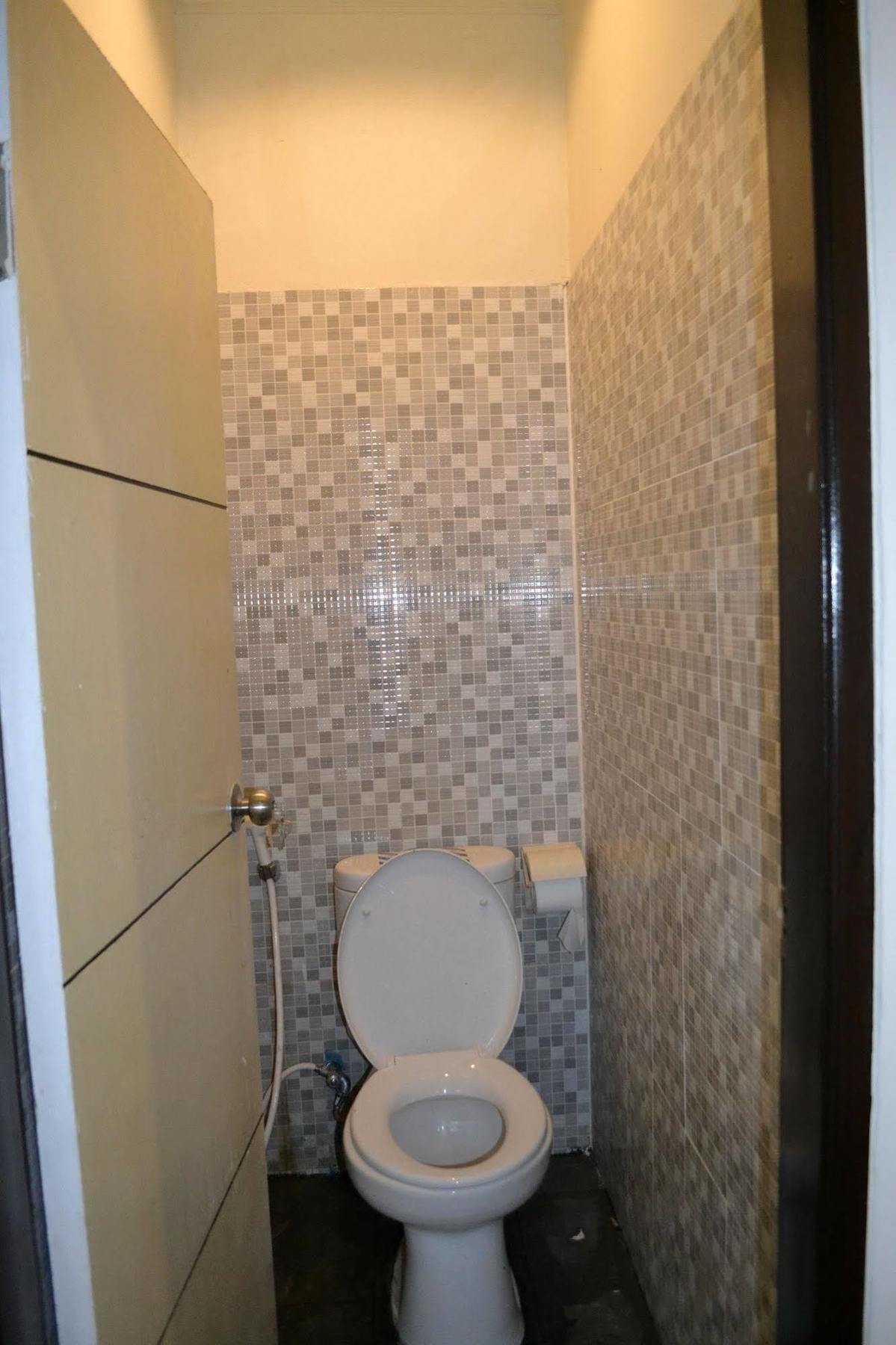 Ivanka Airport Inn Кута Екстериор снимка