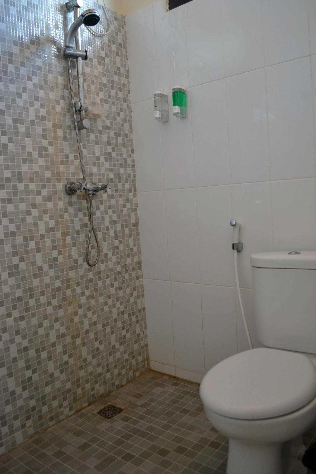 Ivanka Airport Inn Кута Екстериор снимка
