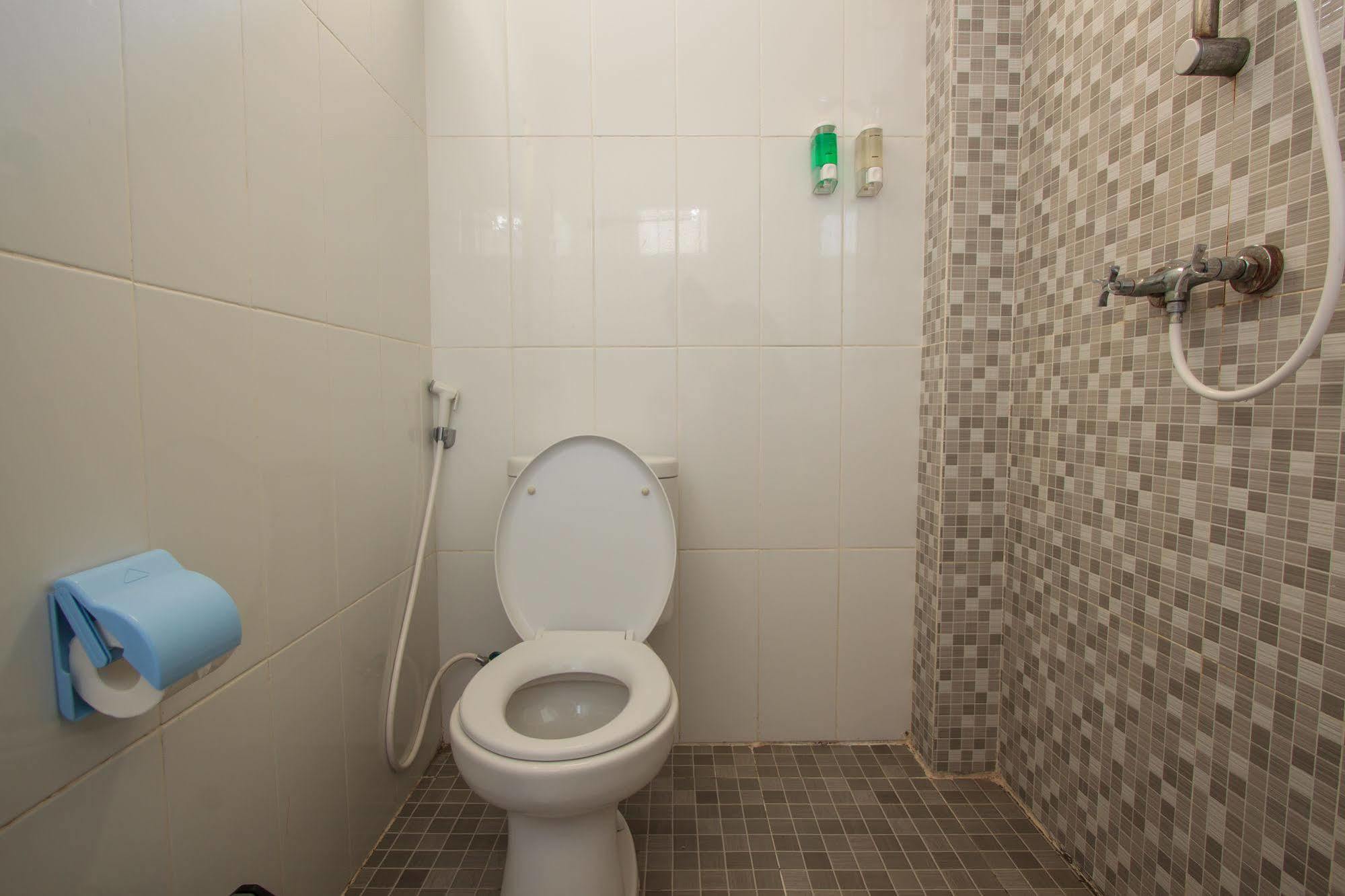 Ivanka Airport Inn Кута Екстериор снимка