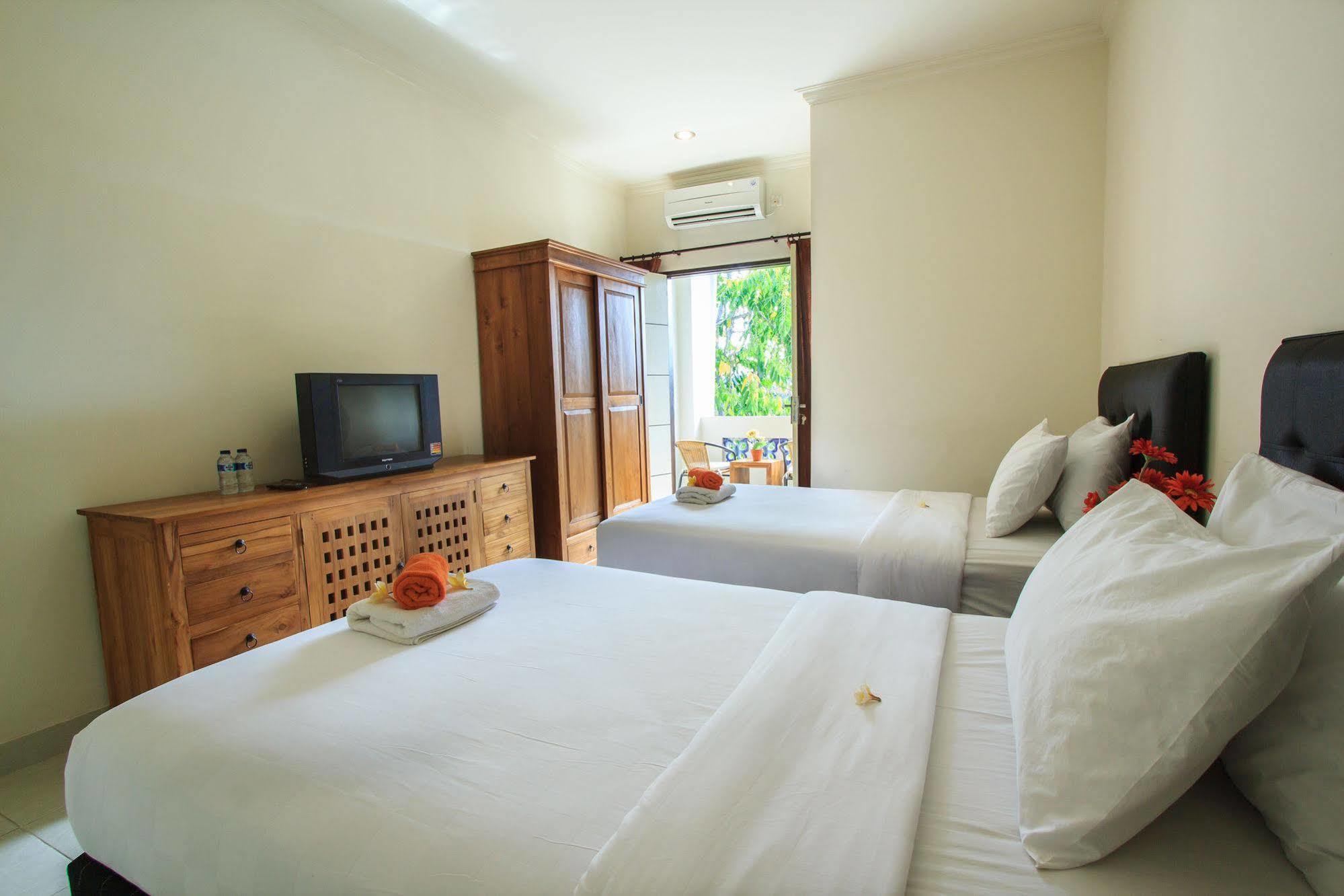 Ivanka Airport Inn Кута Екстериор снимка