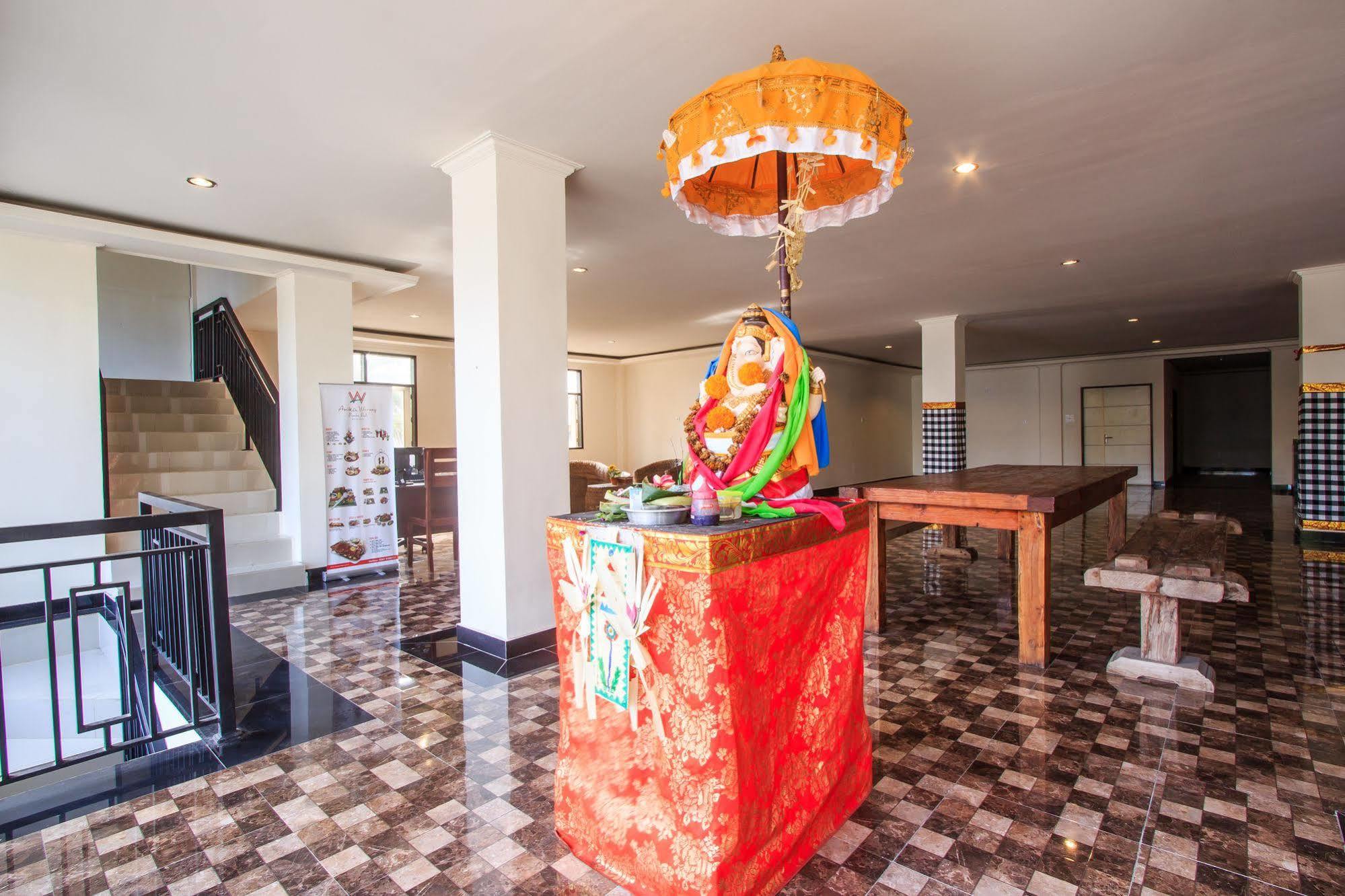 Ivanka Airport Inn Кута Екстериор снимка