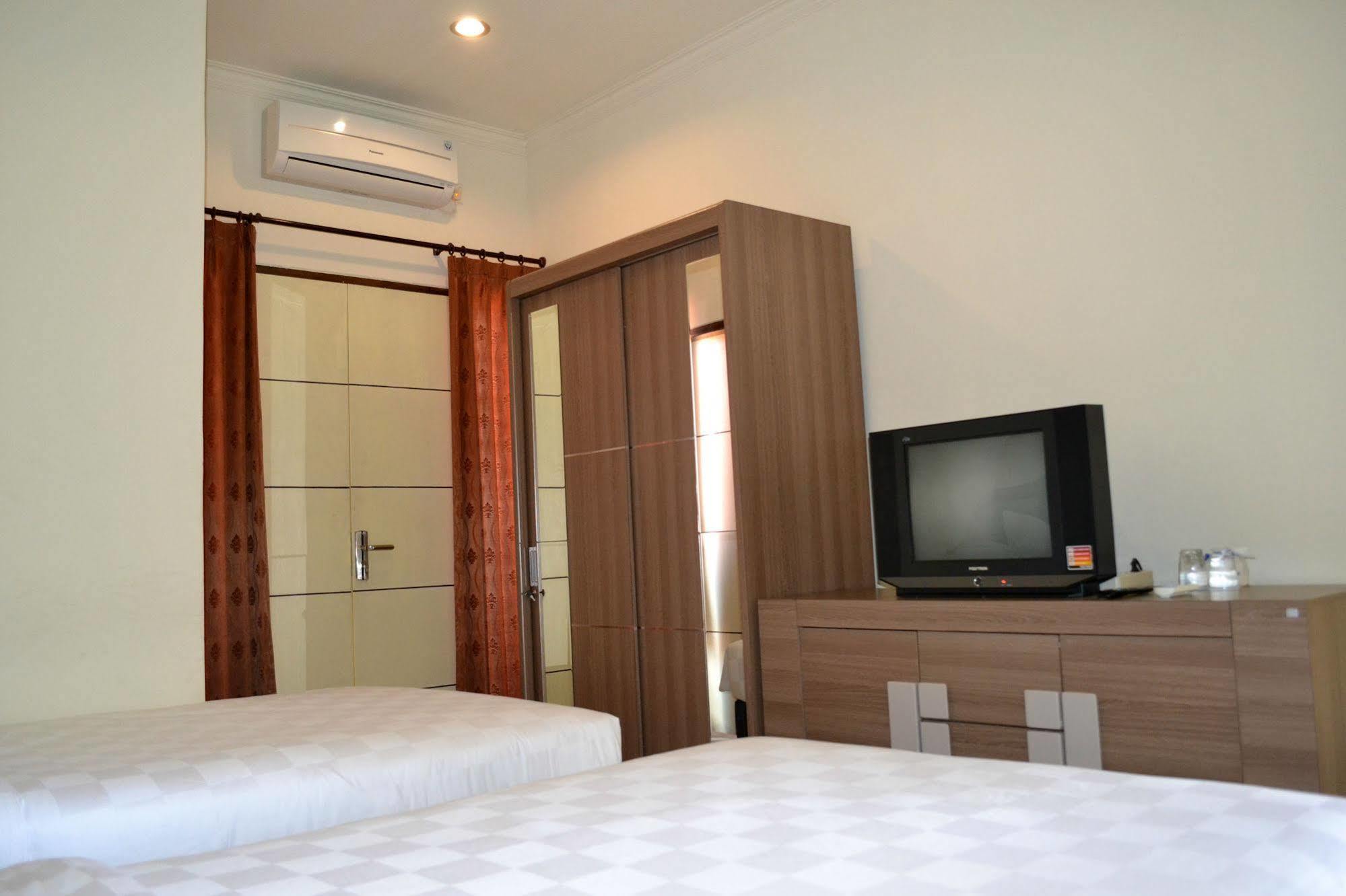 Ivanka Airport Inn Кута Екстериор снимка