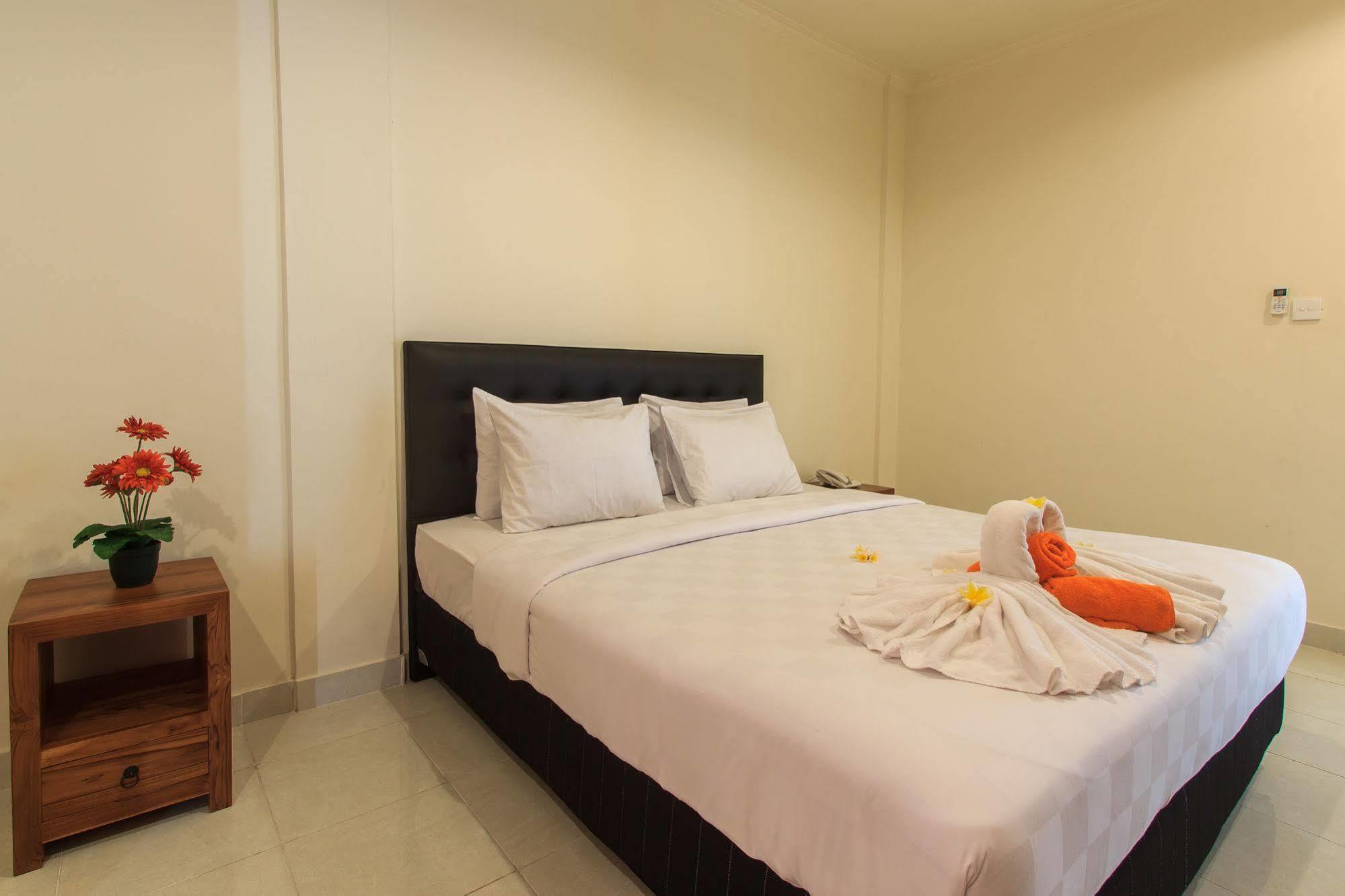 Ivanka Airport Inn Кута Екстериор снимка