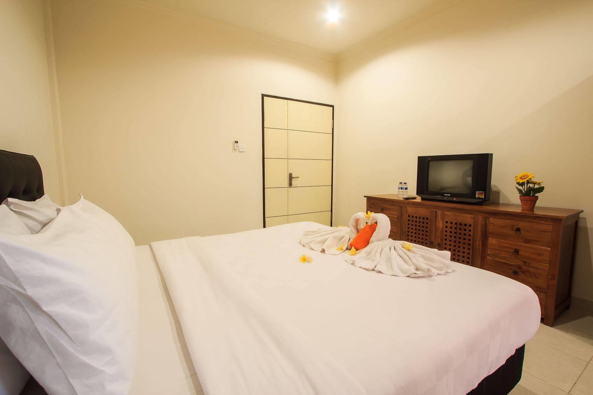 Ivanka Airport Inn Кута Екстериор снимка