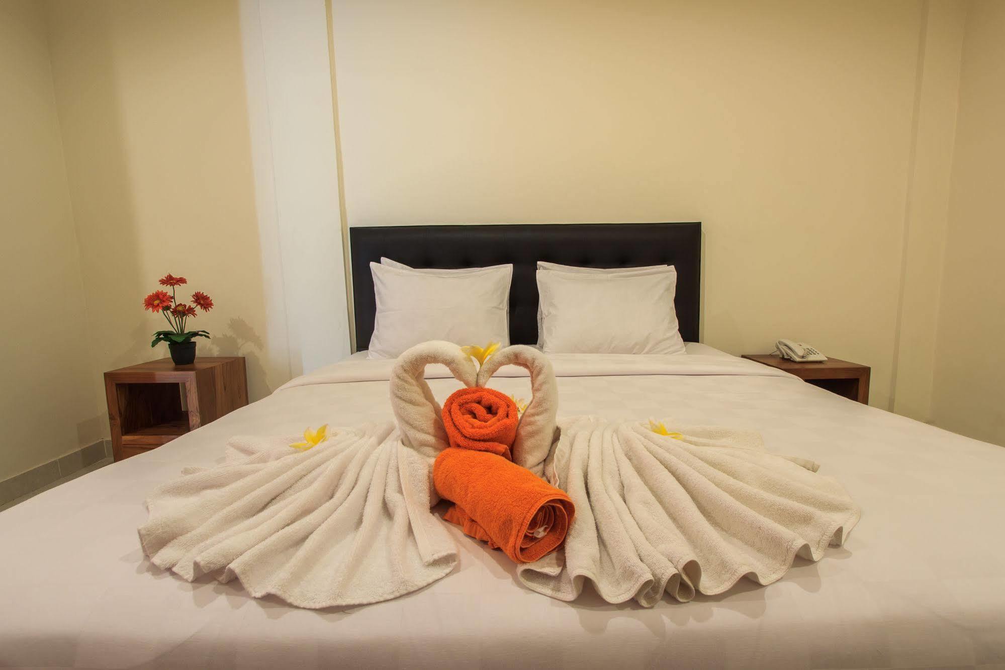 Ivanka Airport Inn Кута Екстериор снимка